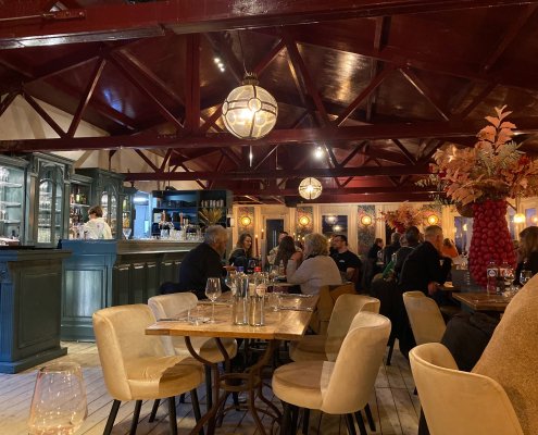 Restaurant meijer aan zee vol met gasten